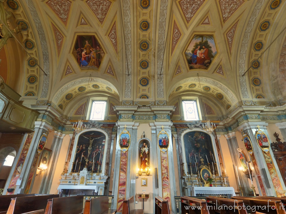 Andorno Micca (Biella) - Lato sinistro della navata della Chiesa di San Giuseppe di Casto